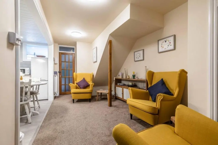 2 Bedrooms Apartment