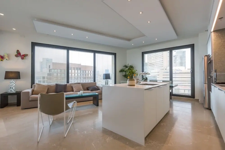 4 Bedrooms Luxury Apartment with partial sea view