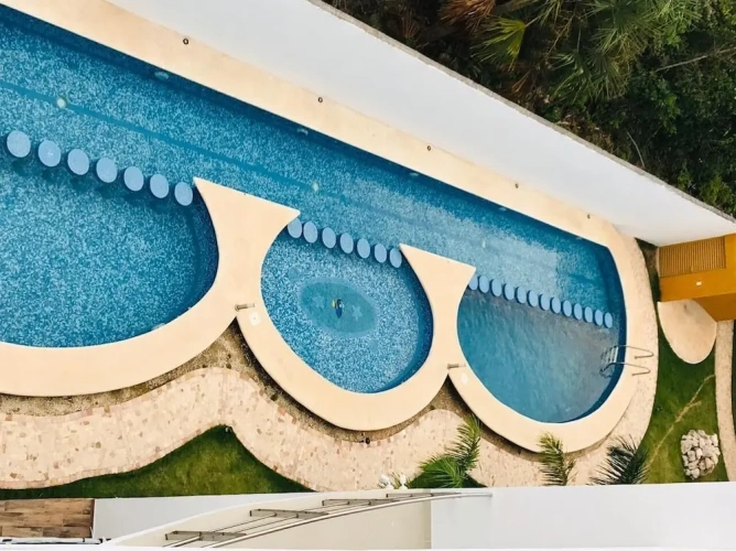 4 Bedrooms Luxury Apartment with pool view