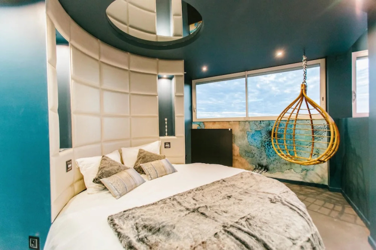 Parenthese Concept Room