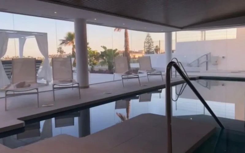 3 Bedrooms Apartment