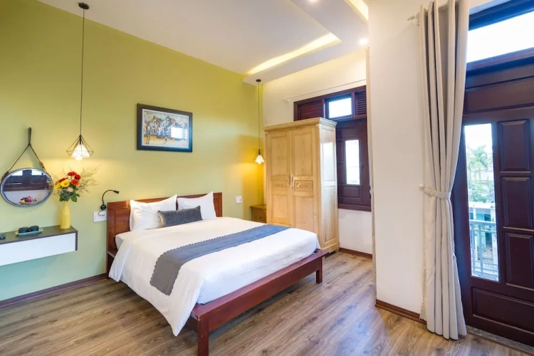 Standard room with balcony and with view
