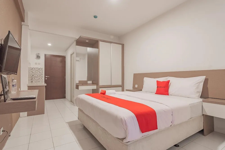 Emerald Apartel by RM.