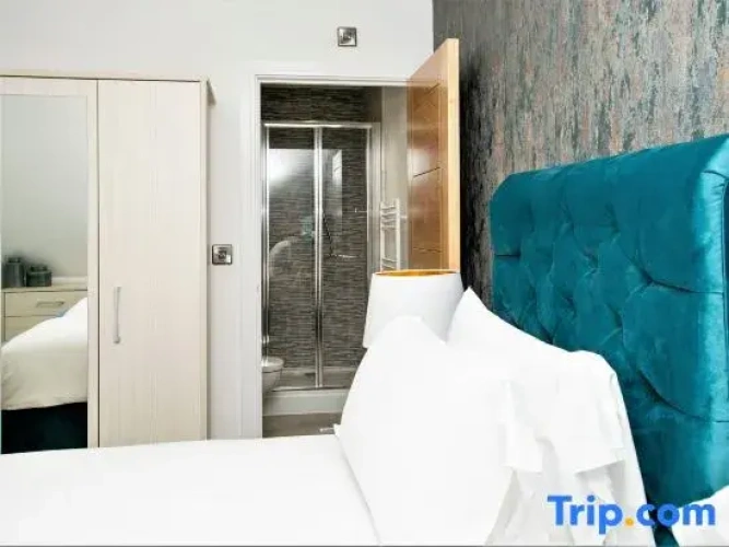 2 Bedrooms Villa