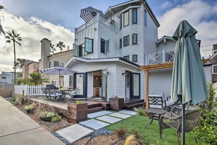 4 Bedrooms Cottage with balcony