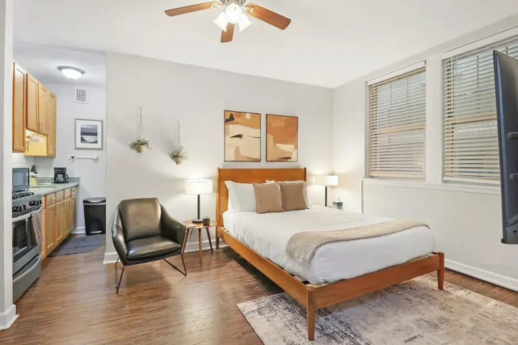 Trendy Studio Apt - Kenwood rep