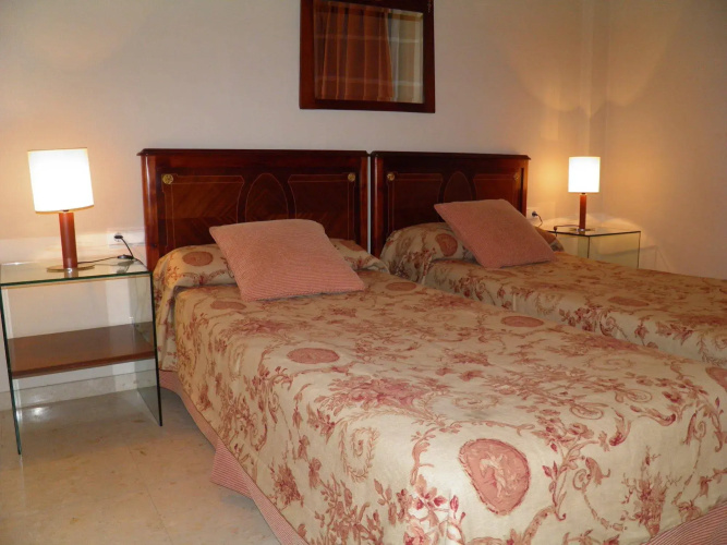 Apartaments Sant Jordi Comtal 33