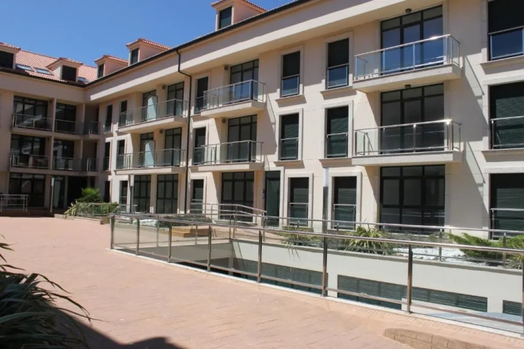 2 Bedrooms Apartment