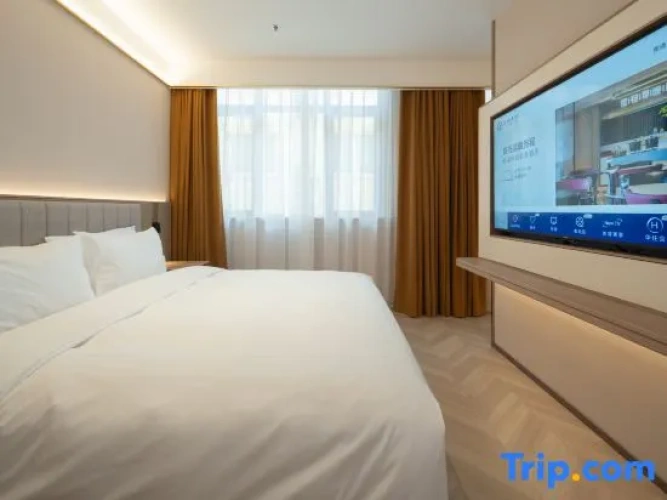 Double Suite with street view