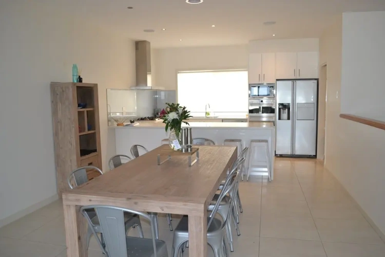 4 Bedrooms Villa