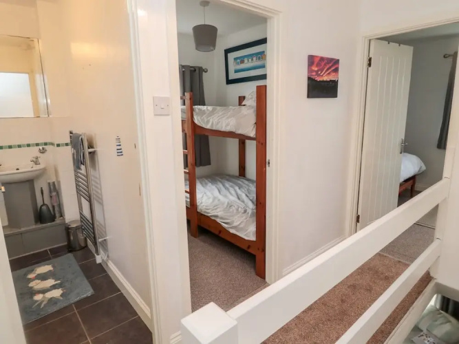 22 Longstone Park