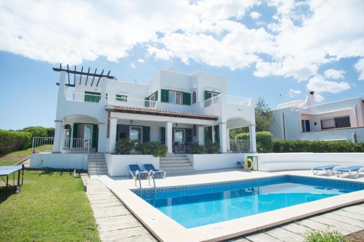 4 Bedrooms Cottage