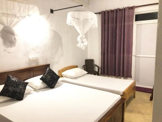 Standard Triple room with city view