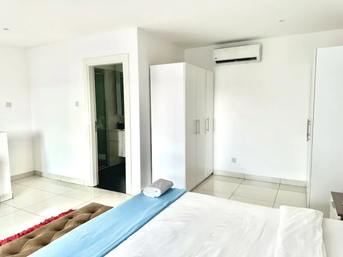 Embassy Gardens Apartment