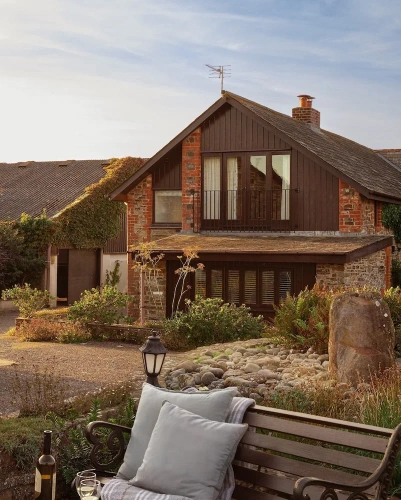 Cottage with courtyard view