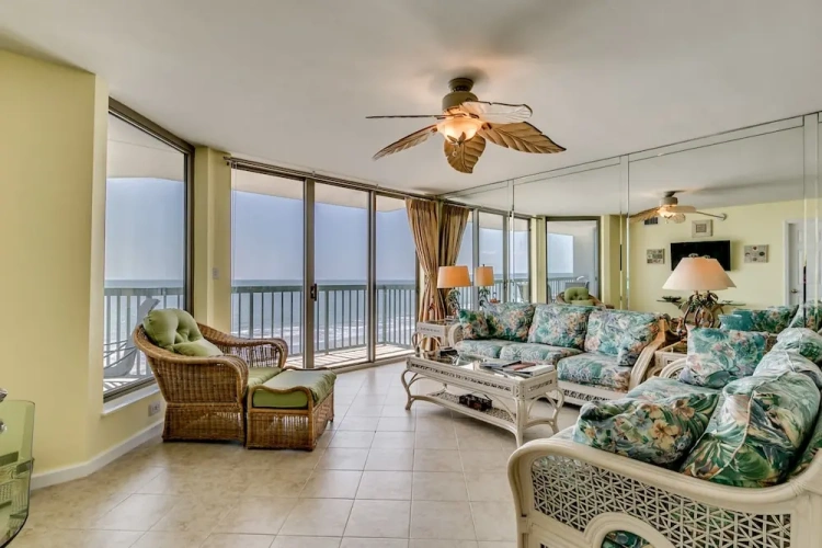 4 Bedrooms Standard room beachfront
