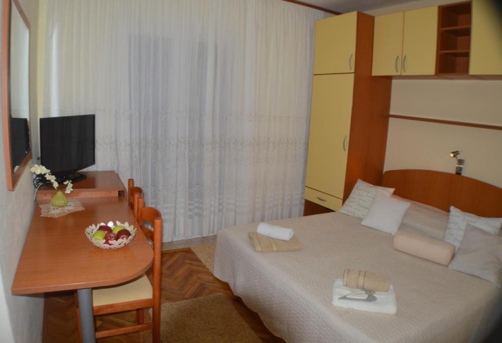 Standard Double room with partial sea view