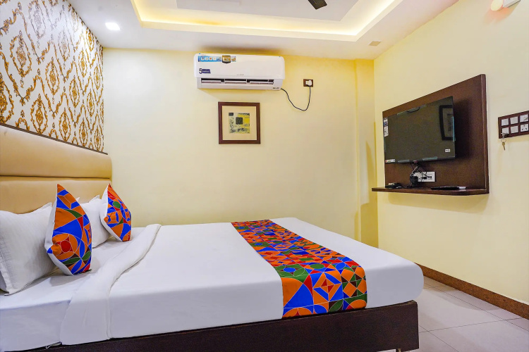 Fabhotel The Shan Palace