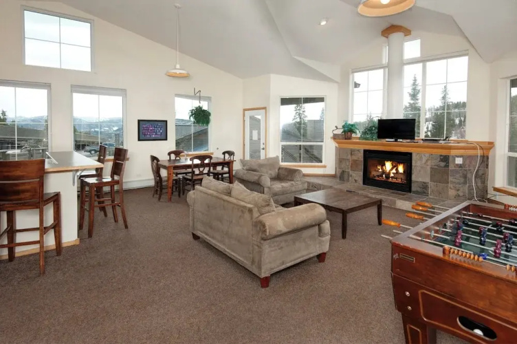 10 Mi to Keystone Slopes: Mtn-view Condo!
