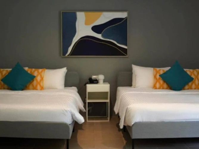 Emerald Manor Hotel