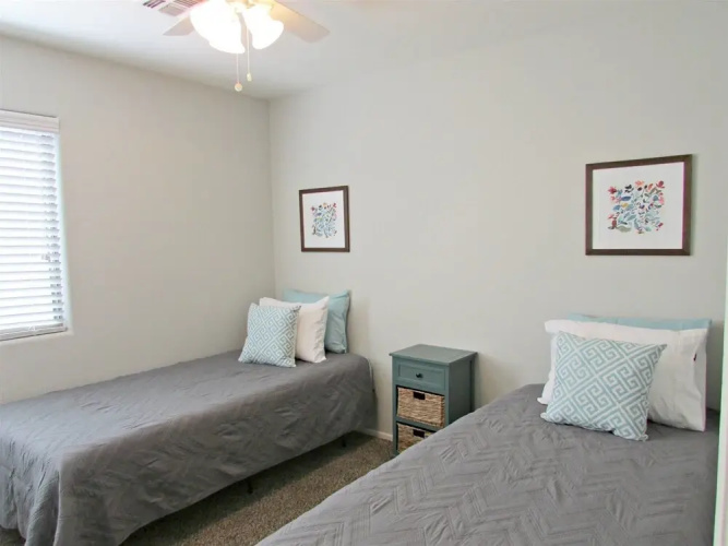 2821 Avondale