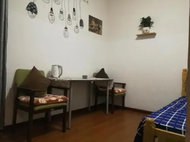 80 Youth Hostel