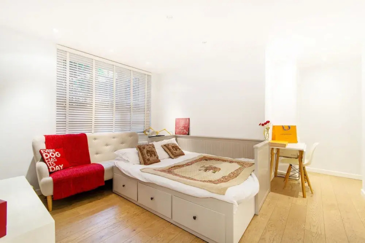 London Hideaway I