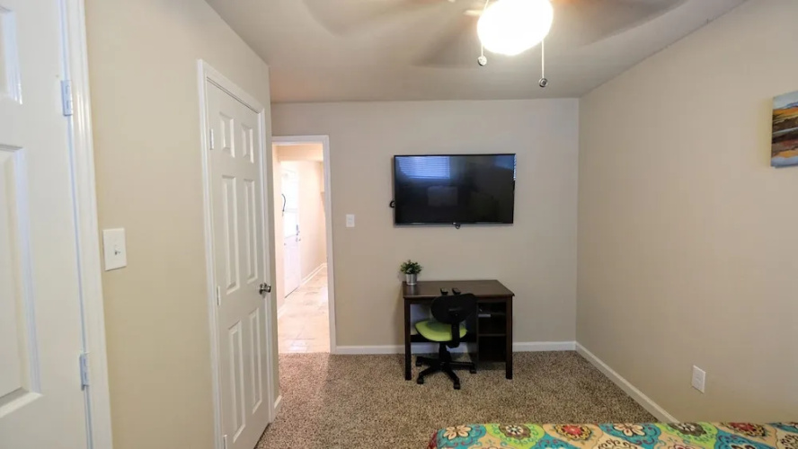 15707 Sandy Hill  Garage