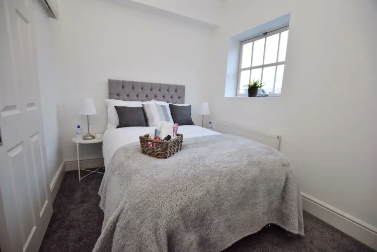 Derby 2 Bed House - University & City