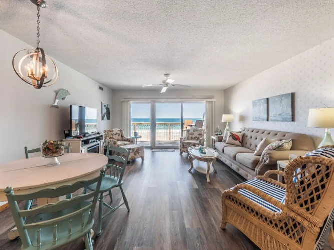 Queens Grant by Topsail Realty