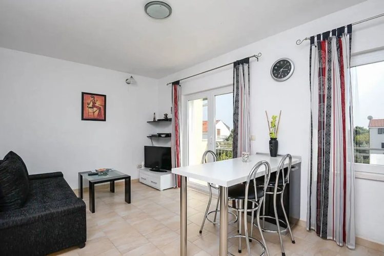 Apartments Trstenica
