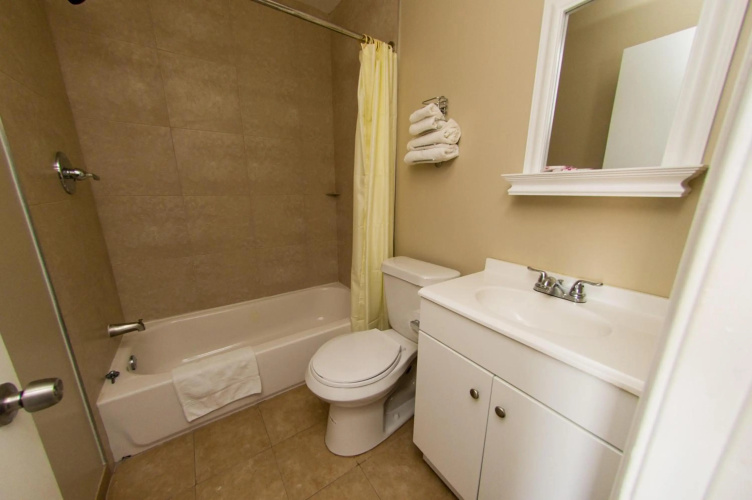 Scottish Inn and Suites