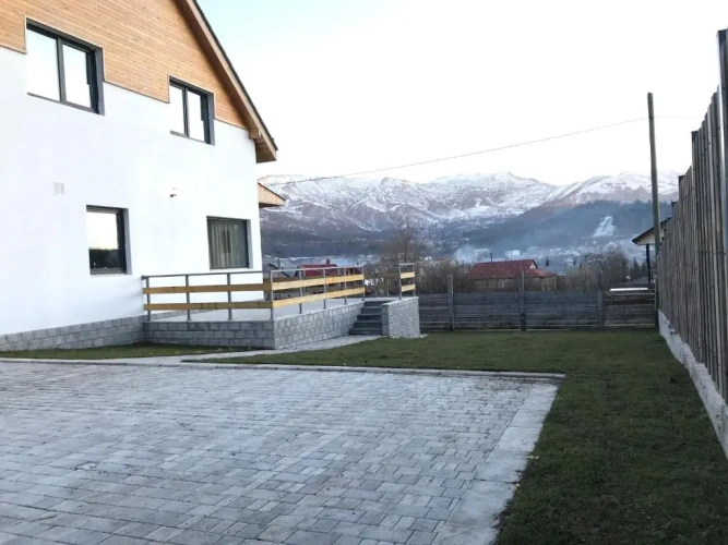 3 Bedrooms Apartment