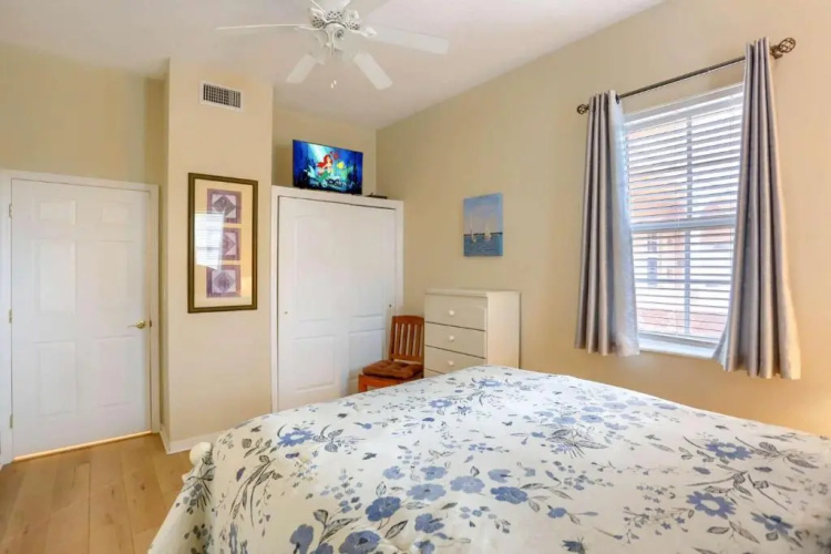 206 Harborview Grande
