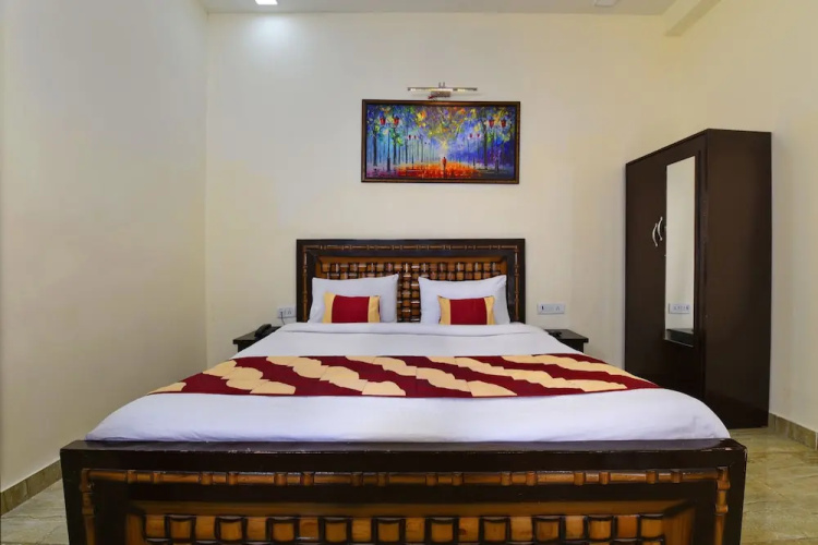 Hotel Metro Stays-Couple Friendly
