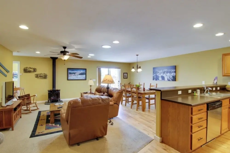 2 Bedrooms Apartment