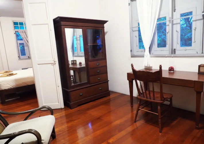 24 Samsen Heritage House