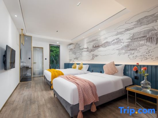 4 Bedrooms Standard room with river view