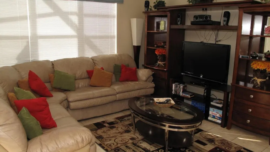 8008 King Palm Circle