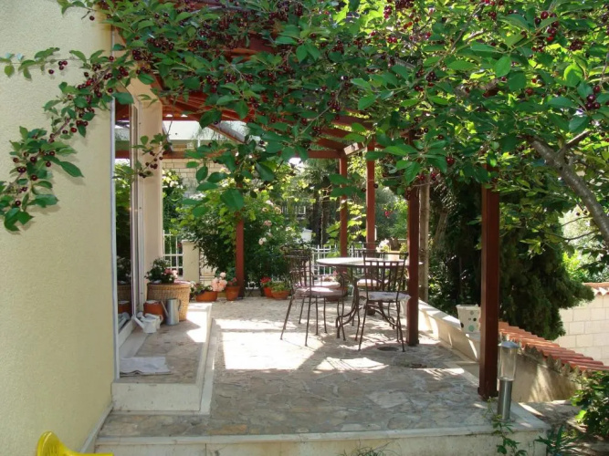 Apartments Mana - 250 m from sea