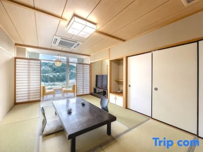 Standard room with mountain view
