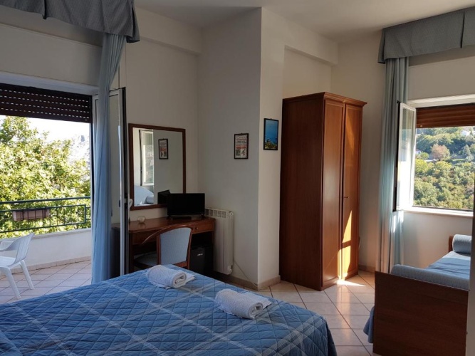 Deluxe Double room with balcony and with sea view
