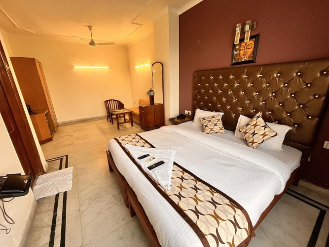 Gracious Inn Hotel by OYO Rooms