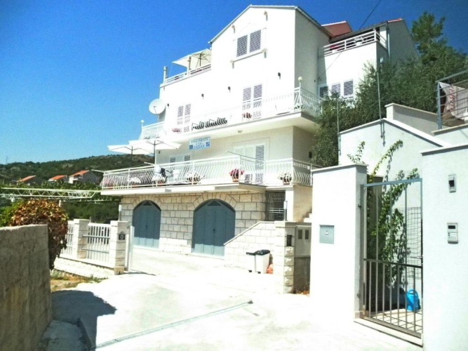 2 Bedrooms Comfort Apartment with balcony and with sea view