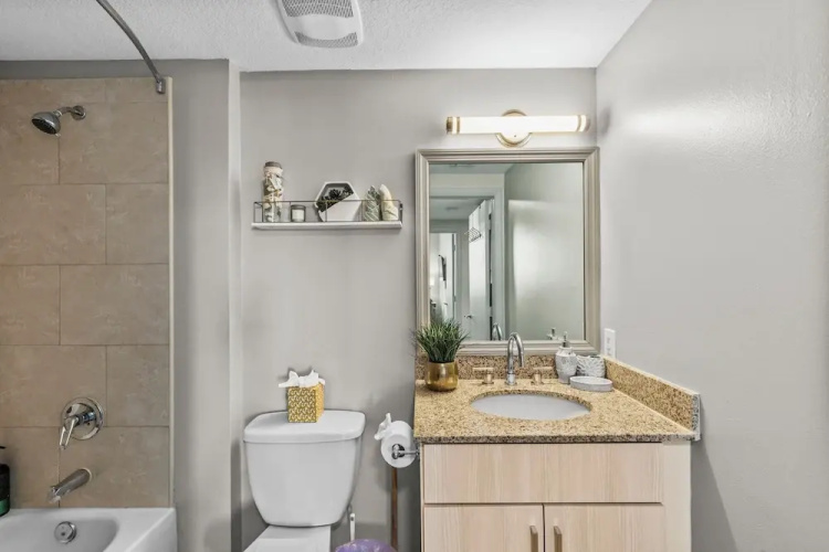 2Br2Ba Next To Jackson Memorial Hospital