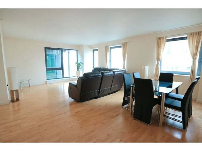 Breathtaking Modern Flat on the Dockside, Sleeps 6