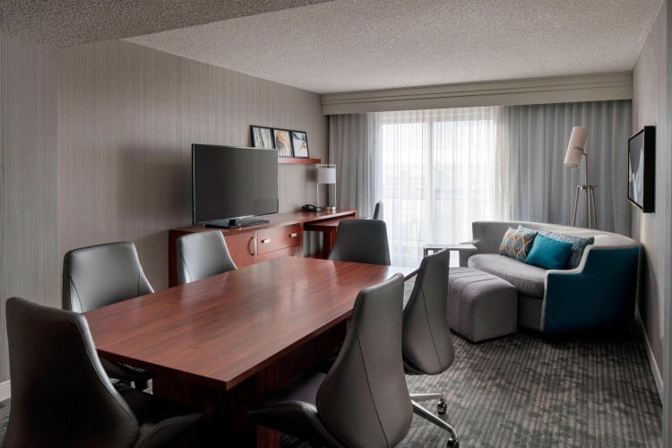 1 Bedroom Suite