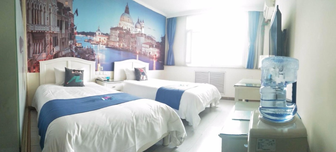 Standard Twin room with city view