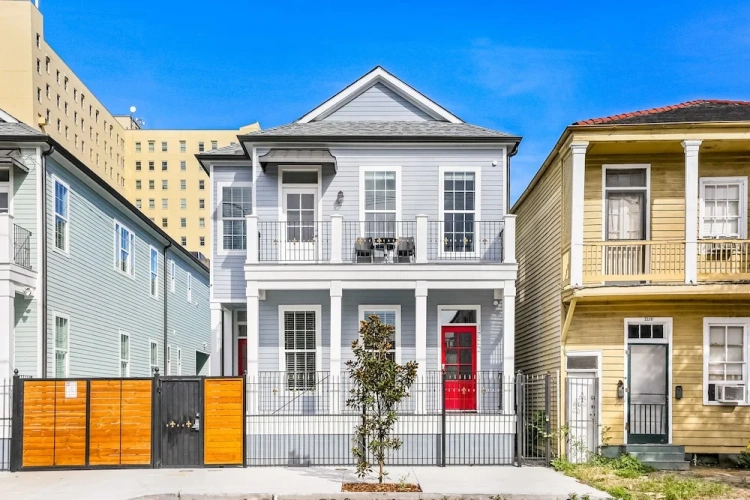 Amazing 4BR w Balcony by Hosteeva