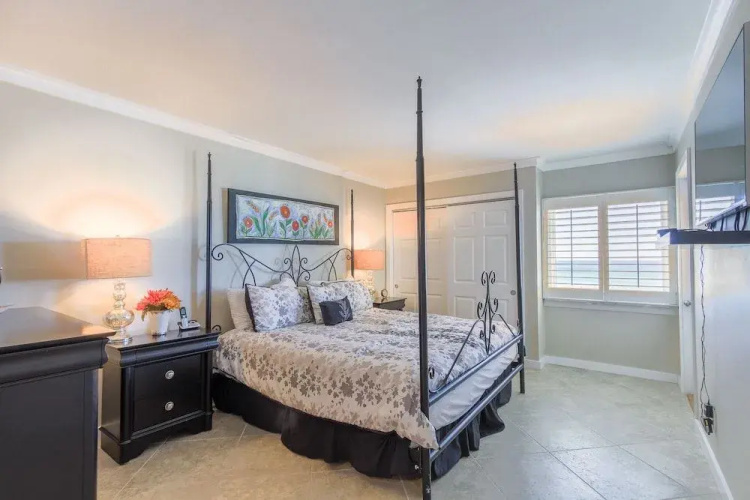 Gulf Shore Condo #301 - 2 Br condo by RedAwning